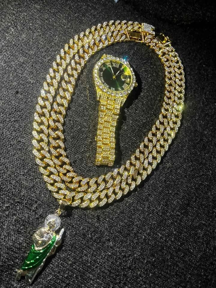 Conjunto de joyería estilo cubano incluye 2 cadenas cubanas de 10mm diamantadas, 1 dije de San Judas Tadeo y un reloj diamantado , todos el conjunto en color dorado
