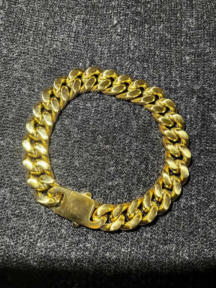 Esclava color dorado de acero inoxidable chapada en oro de 18k de 13 mm de ancho por 22cms de largo