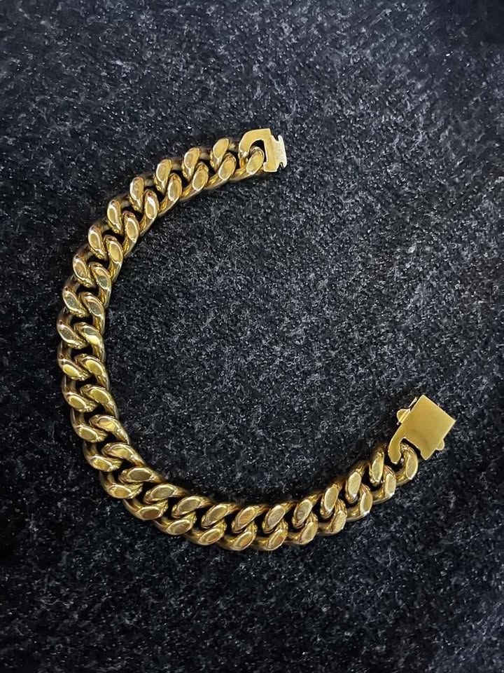 Esclava color dorado de acero inoxidable chapada en oro de 18k de 13 mm de ancho por 22cms de largo