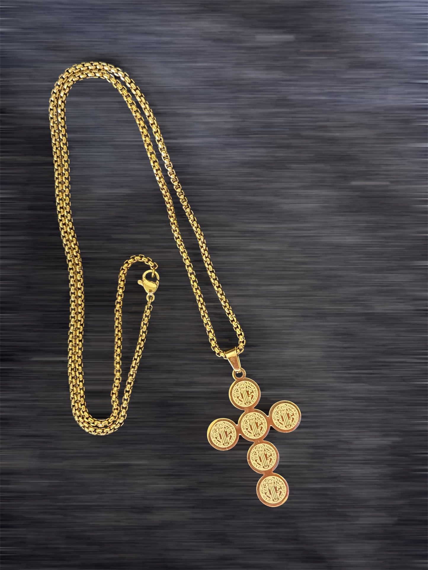 Cadena con dije de San Benito 60cm de largo, Ac. Inox. con chapa de oro 18k