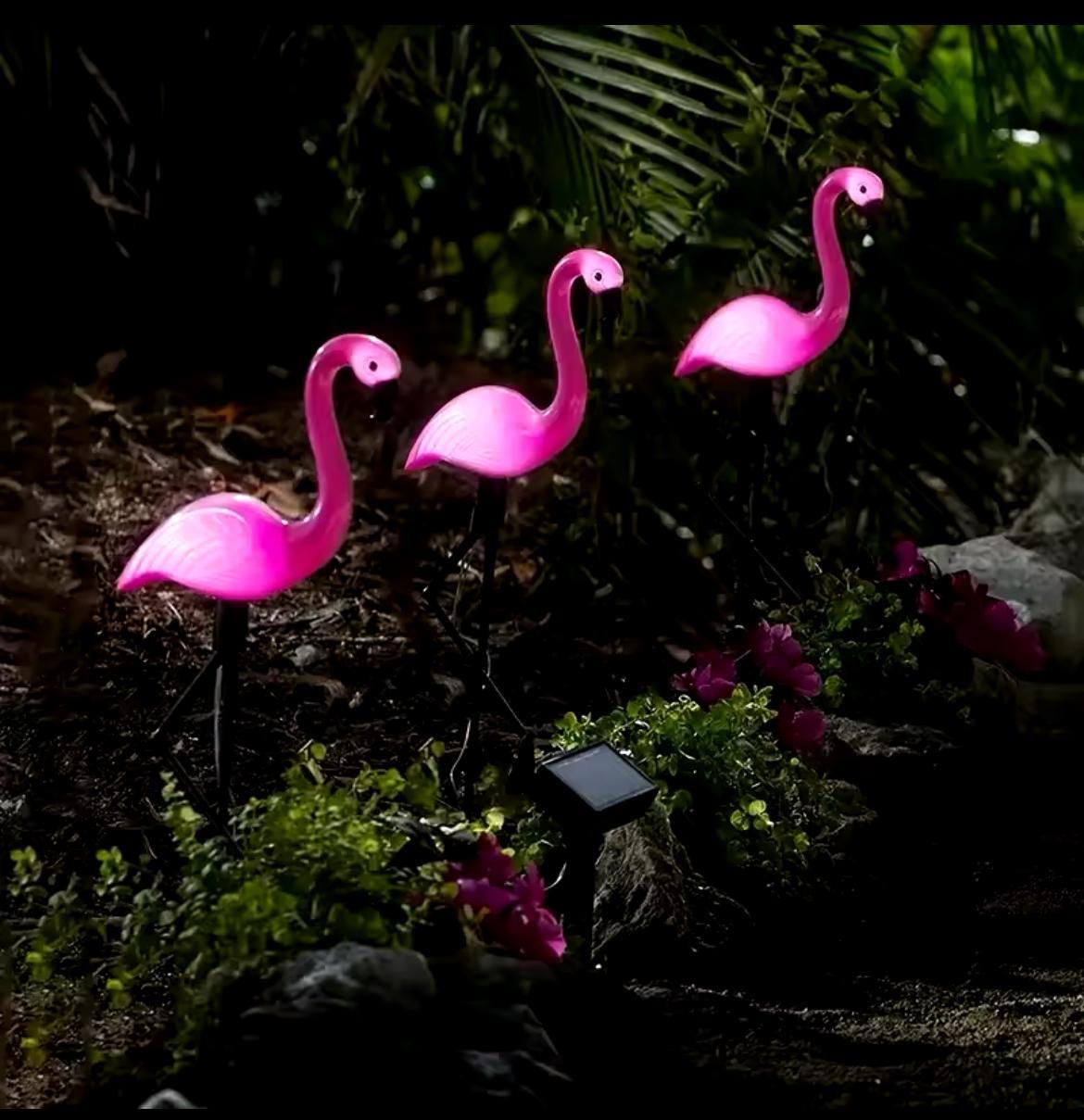 Conjunto de Flamencos solares color rosa, incluye 3 flamencos, No requieren electrica se recargan con la luz del sol
