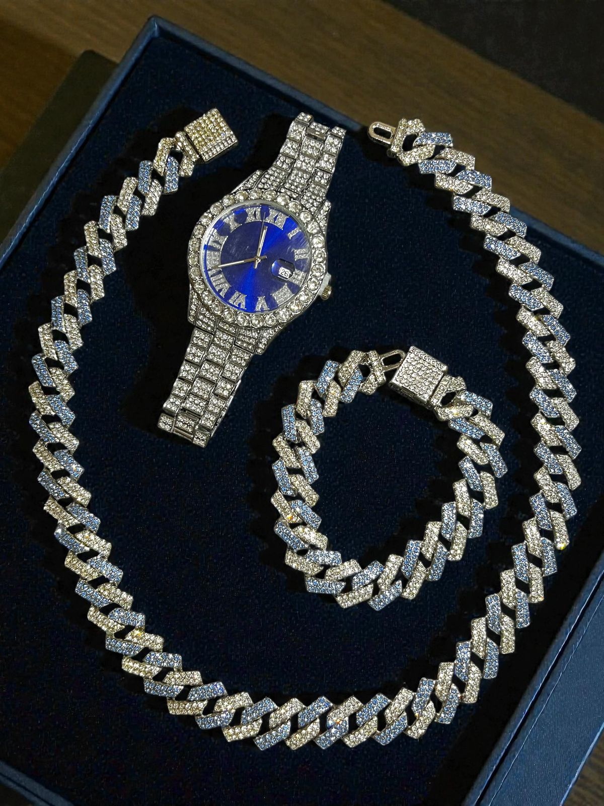 Conjunto de joyería cubana incluye 3 piezas, reloj, esclava y cadena,