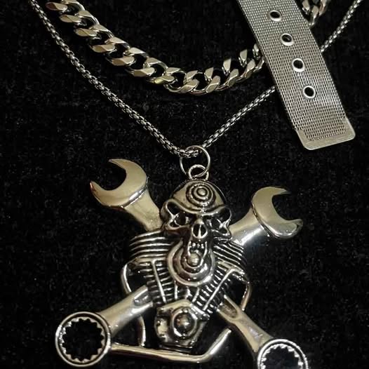 conjunto de joyería tres piezas de acero inoxidable.