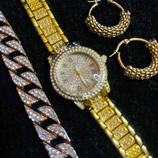 Conjunto de joyería.