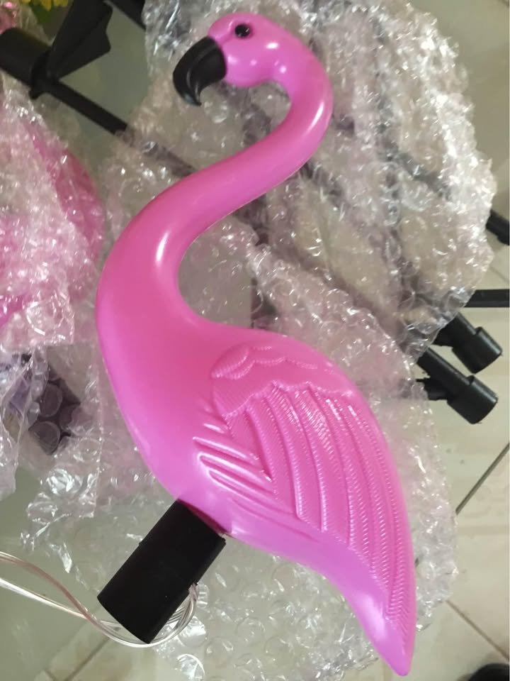 Conjunto de Flamencos solares color rosa, incluye 3 flamencos, No requieren electrica se recargan con la luz del sol