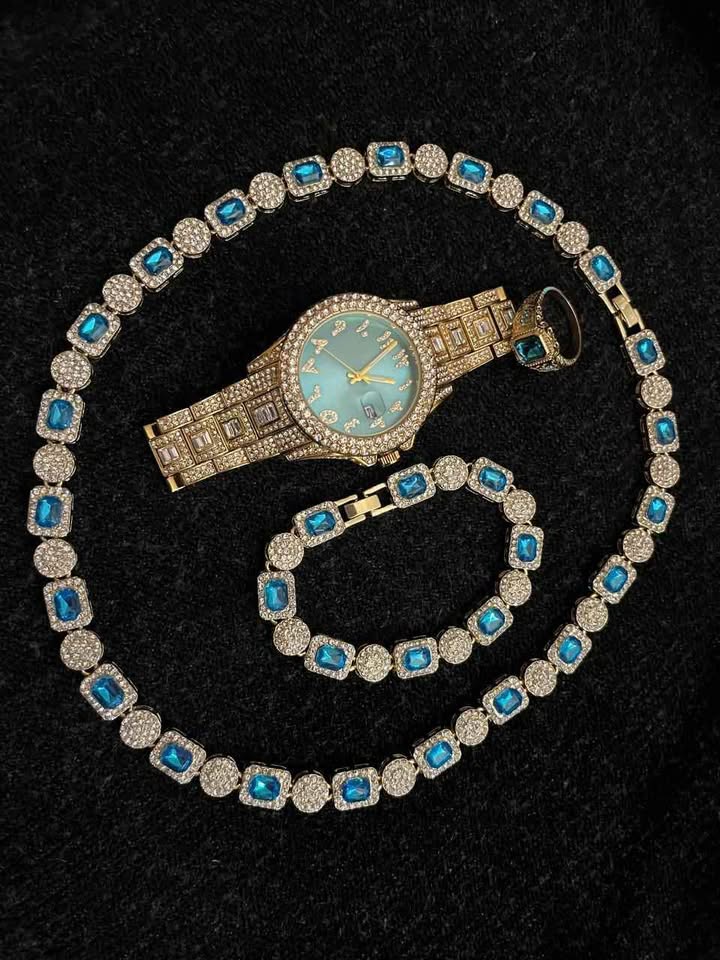 Conjunto de joyería color dorado con pedrería en color verde azul, joyas llamativas ideal para lucirte en tus eventos