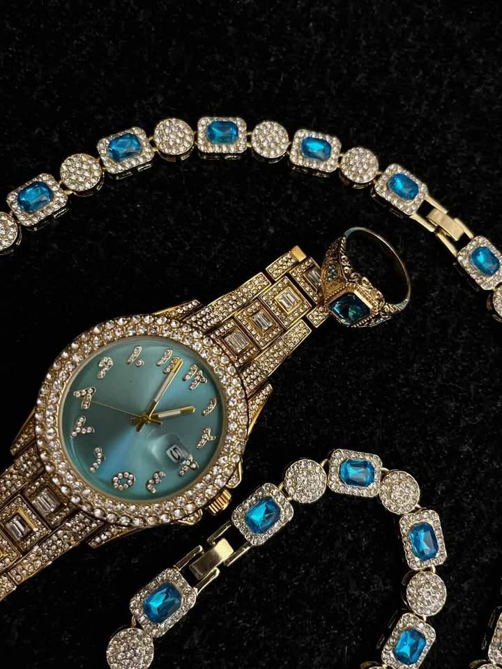 Conjunto de joyería color dorado con pedrería en color verde azul, joyas llamativas ideal para lucirte en tus eventos