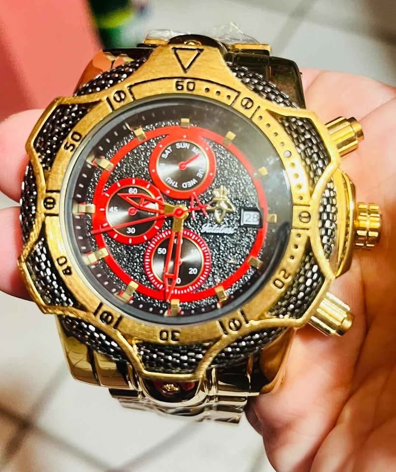 Reloj de acero inoxidable resistente al agua, color dorado, carátula negra