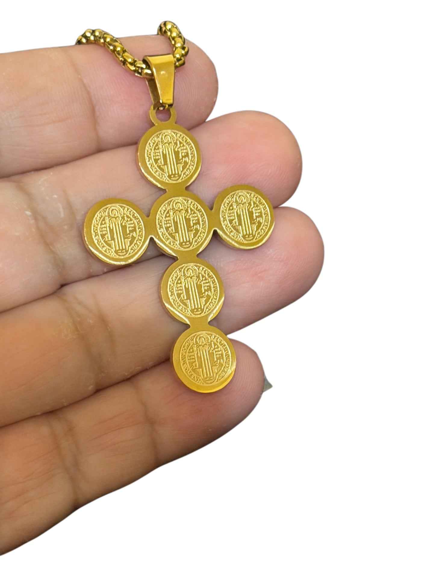 Cadena con dije de San Benito 60cm de largo, Ac. Inox. con chapa de oro 18k