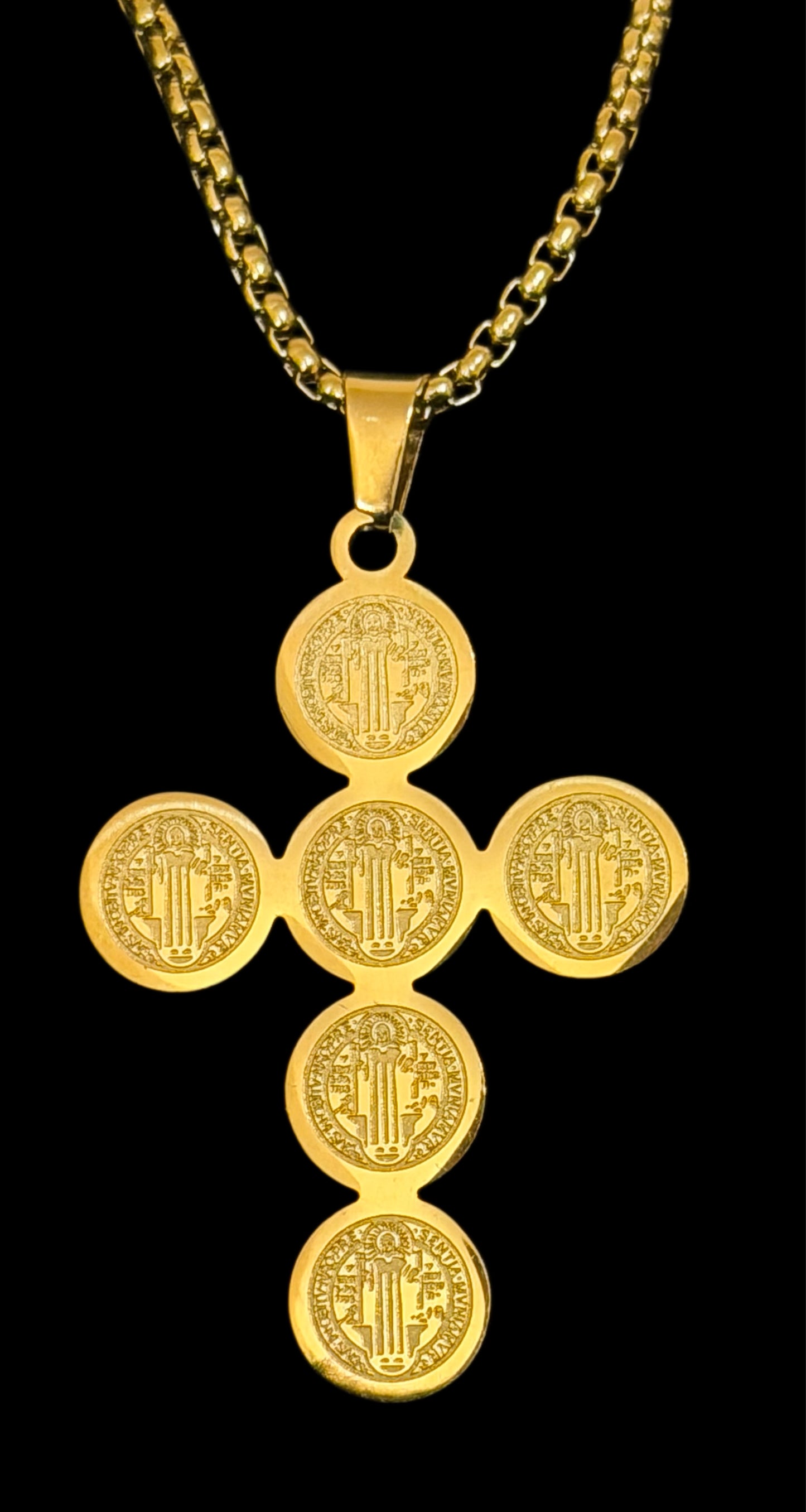 Cadena con dije de San Benito 60cm de largo, Ac. Inox. con chapa de oro 18k