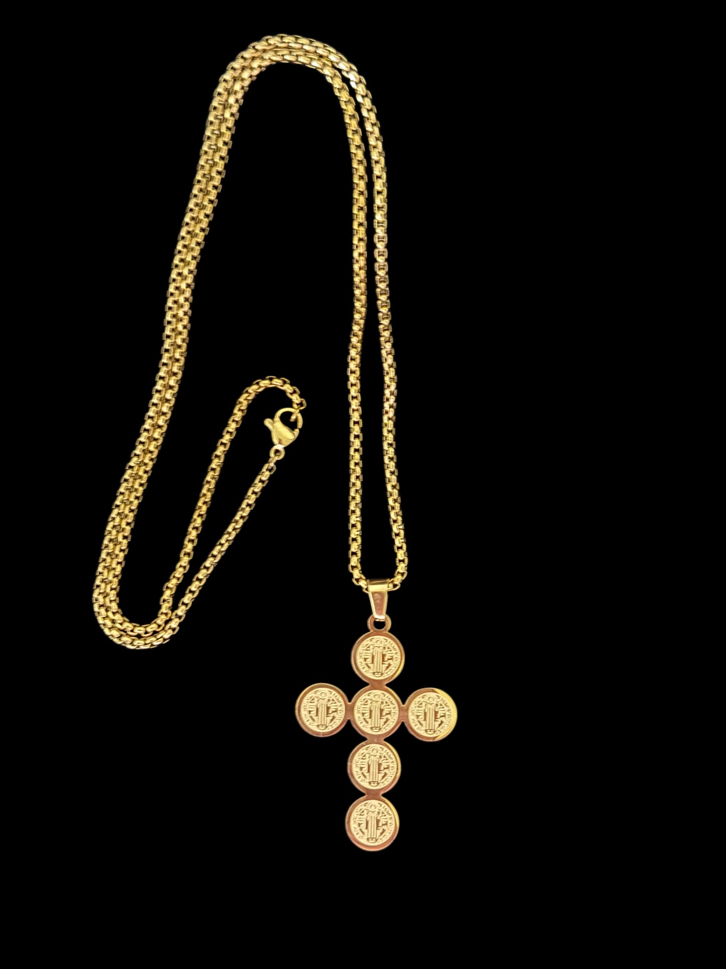 Cadena con dije de San Benito 60cm de largo, Ac. Inox. con chapa de oro 18k