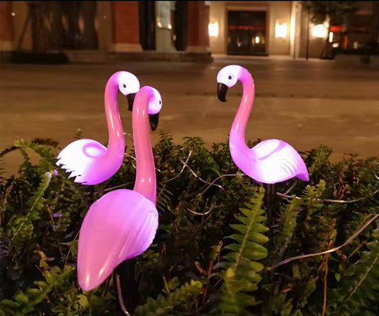 Conjunto de Flamencos solares color rosa, incluye 3 flamencos, No requieren electrica se recargan con la luz del sol