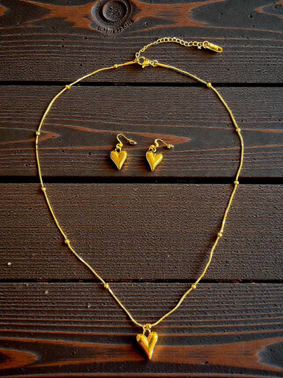 Conjunto de joyería de acero inoxidable con chapa de oro 18 k Aretes y collar con dije