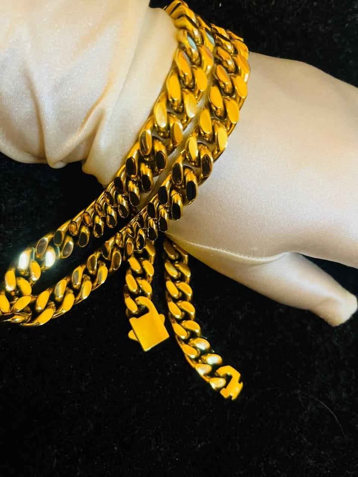 Cadena de acero inoxidable con chapado de oro 18K de 13 mm de ancho Acero inoxidable color dorado , 60 cms. largo