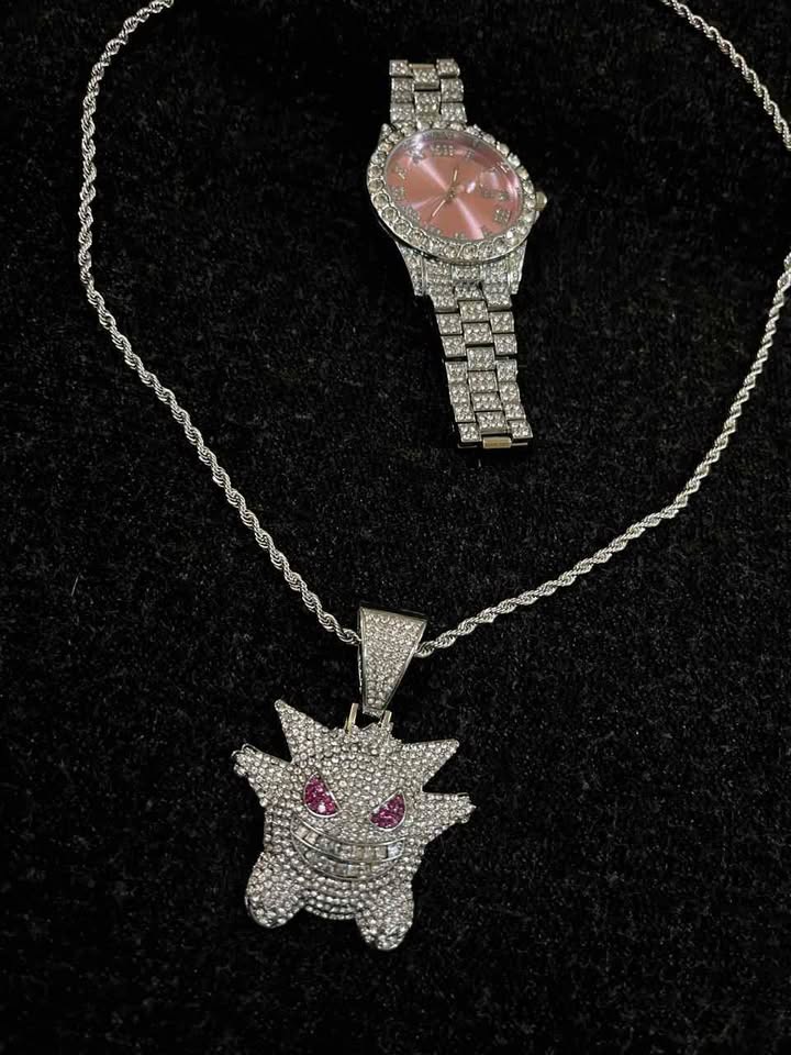 Conjunto de joyería estilo cubano color plata incluye reloj carátula rosa y cadena con dije