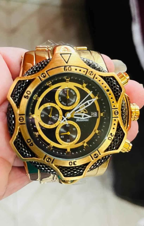 Reloj de acero inoxidable, color dorado, con detalles en color negro, reloj robusto y pesado