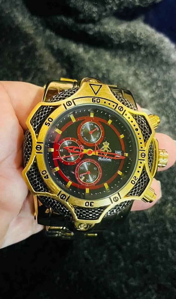 Reloj de acero inoxidable resistente al agua, color dorado, carátula negra