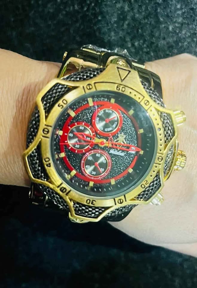 Reloj de acero inoxidable resistente al agua, color dorado, carátula negra