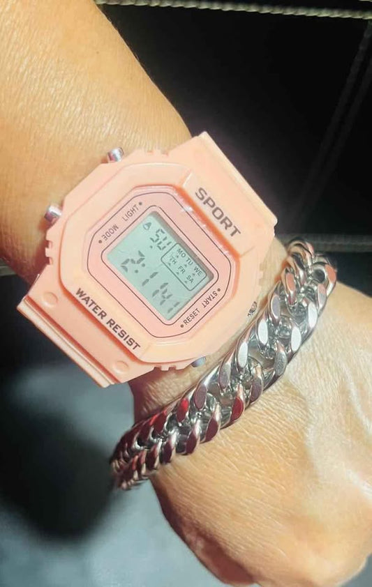 Reloj deportivo digital color rosa incluye una esclava tipo cubana de 10 mm de acero inoxidable de 20 cm de largo